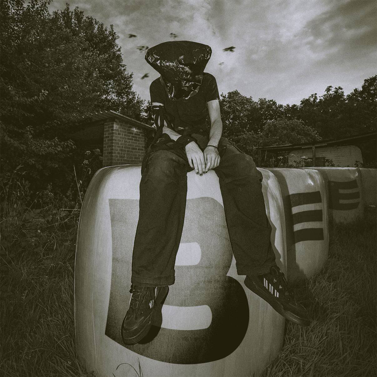 BYR0N, l'art de naviguer entre pop, rap et EDM