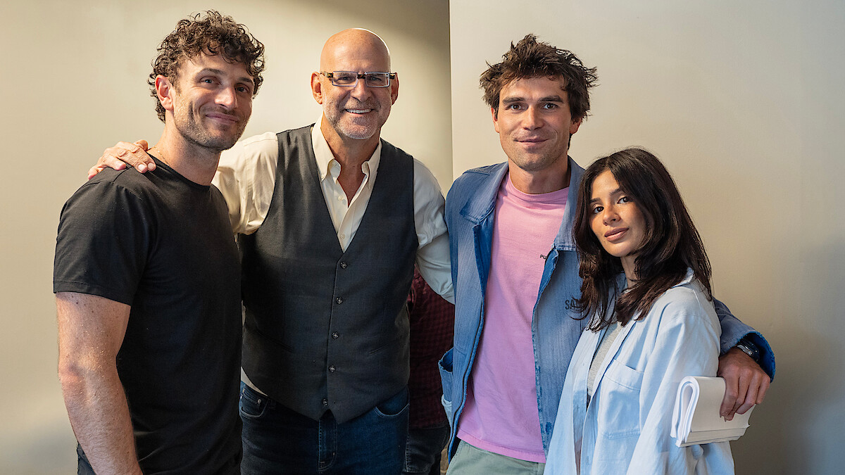Colin Woodell, Harlan Coben, KJ Apa e Diane Guerrero. Autor e elenco da nova série da Netflix "Myron Bolitar"