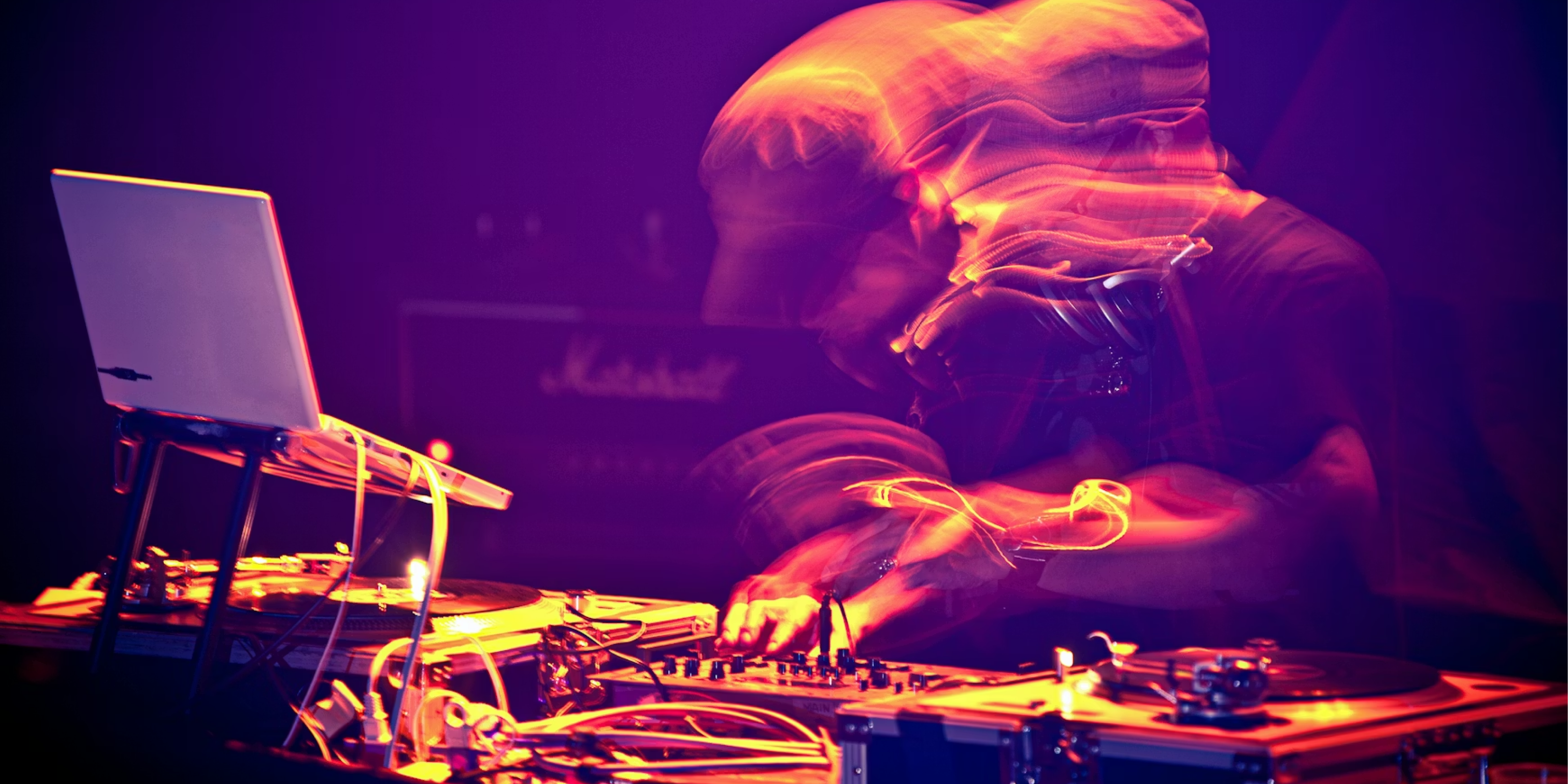 Daniel Avery (Live)