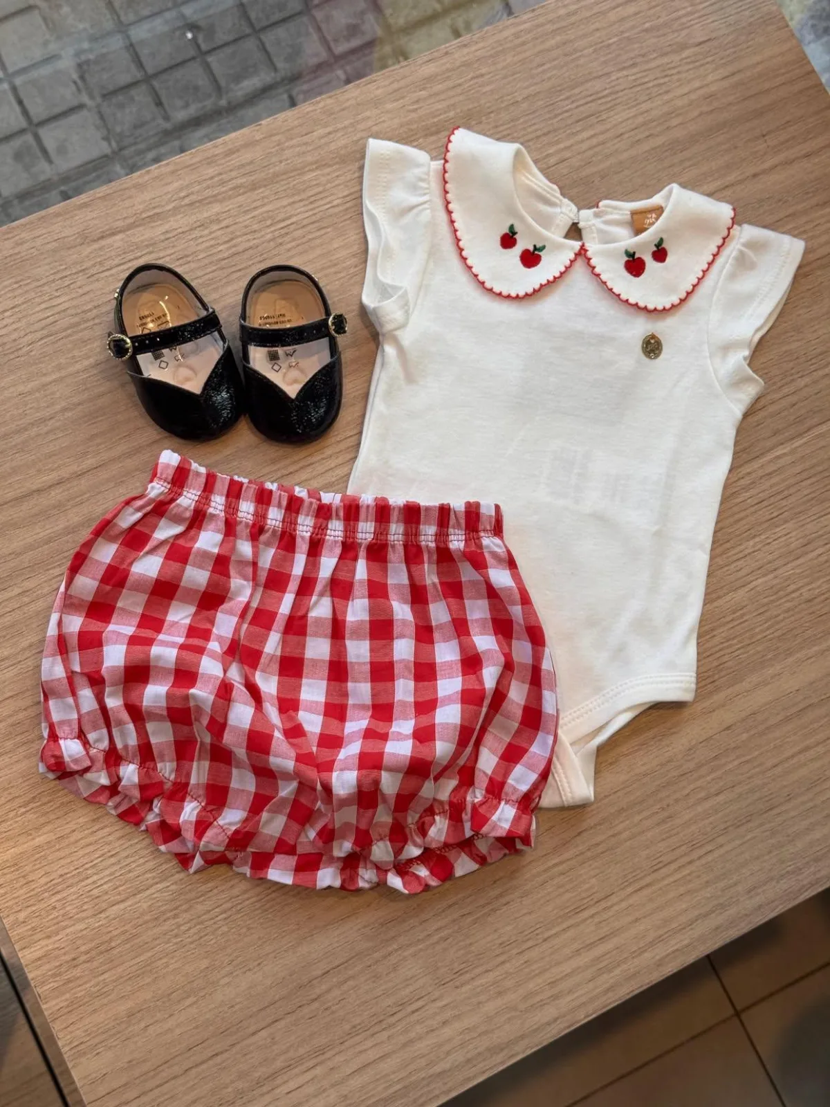 Conjunto body com gola bordada + short - UP BABY