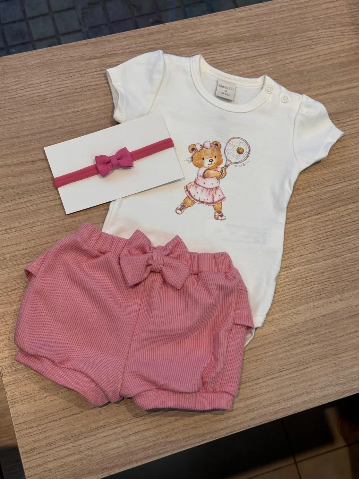 Conjunto body e short com babados, ursinho tenista - MINI&CO