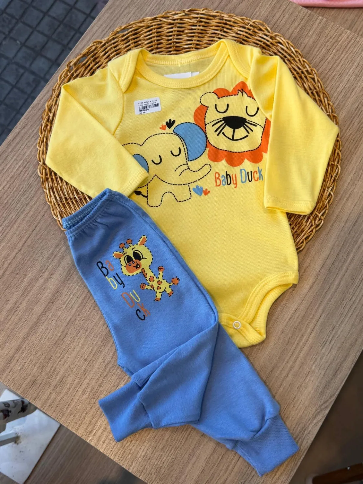 Conjunto de body com calça - 100%