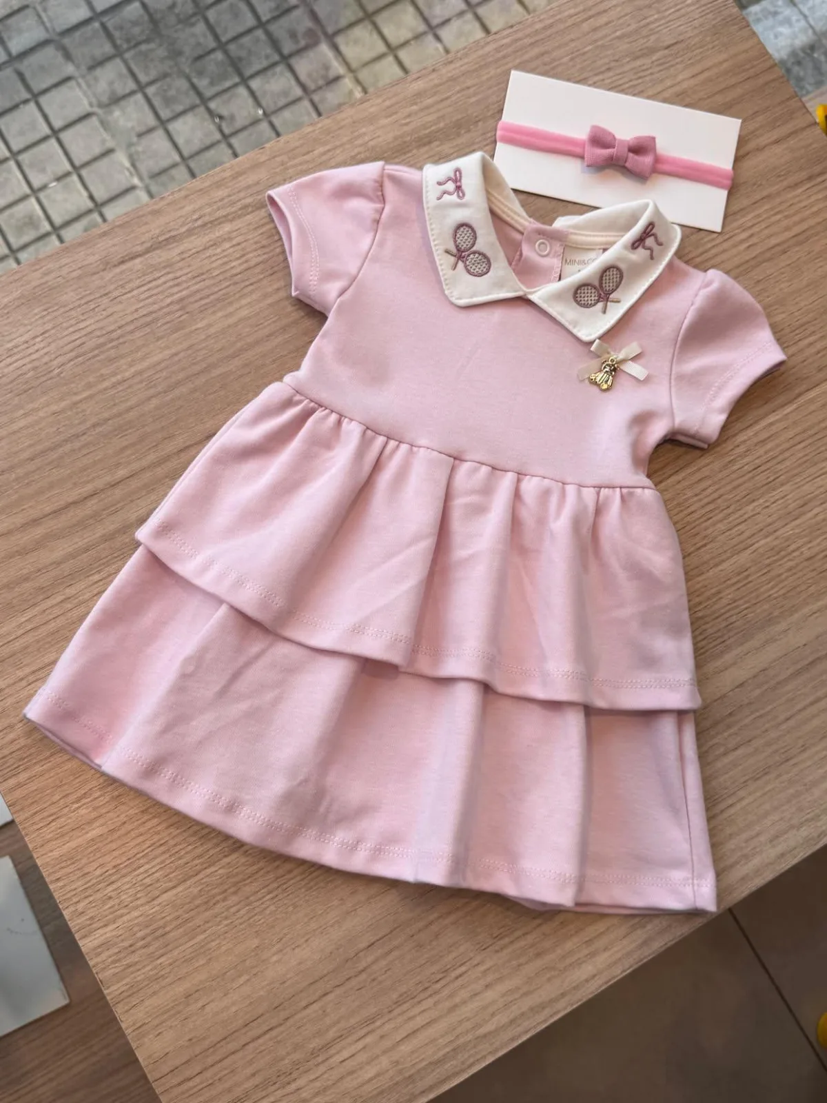 Vestido body com gola bordada ursinho tenista - MINI&CO
