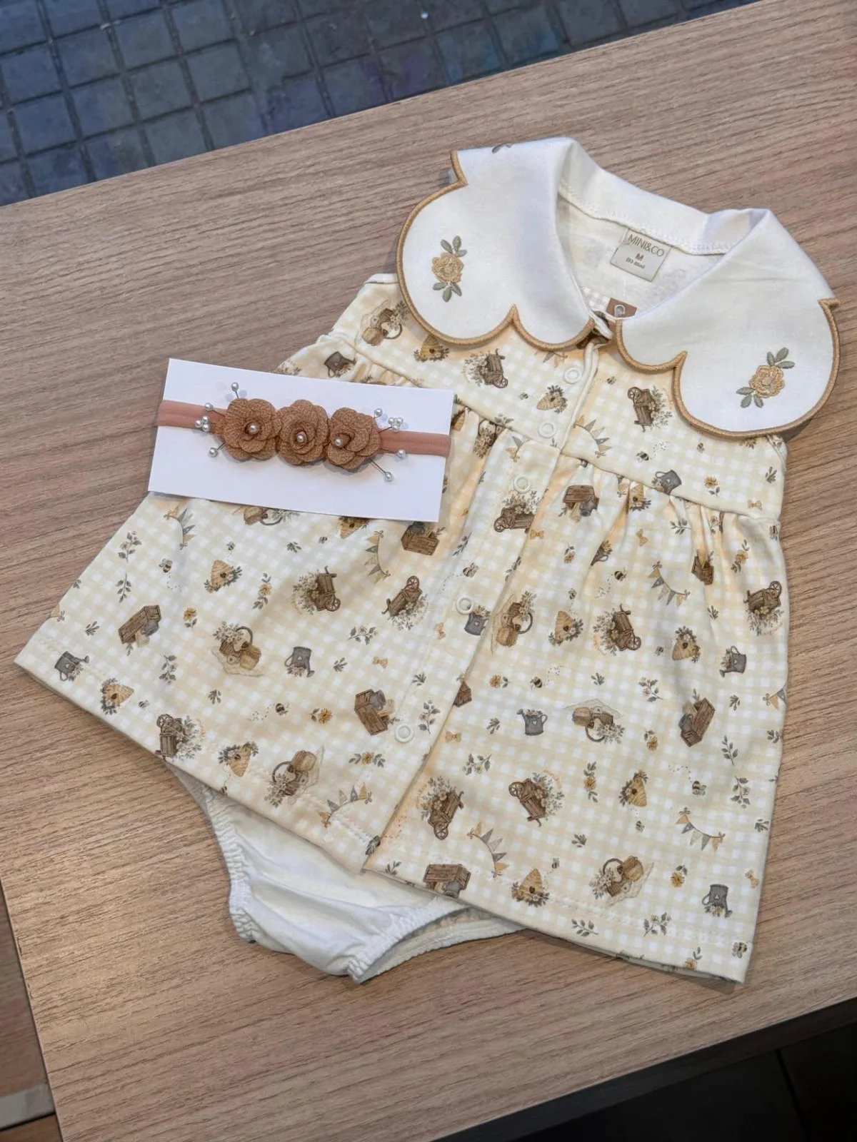 Vestido regata com gola bordada comeias - MINI&CO
