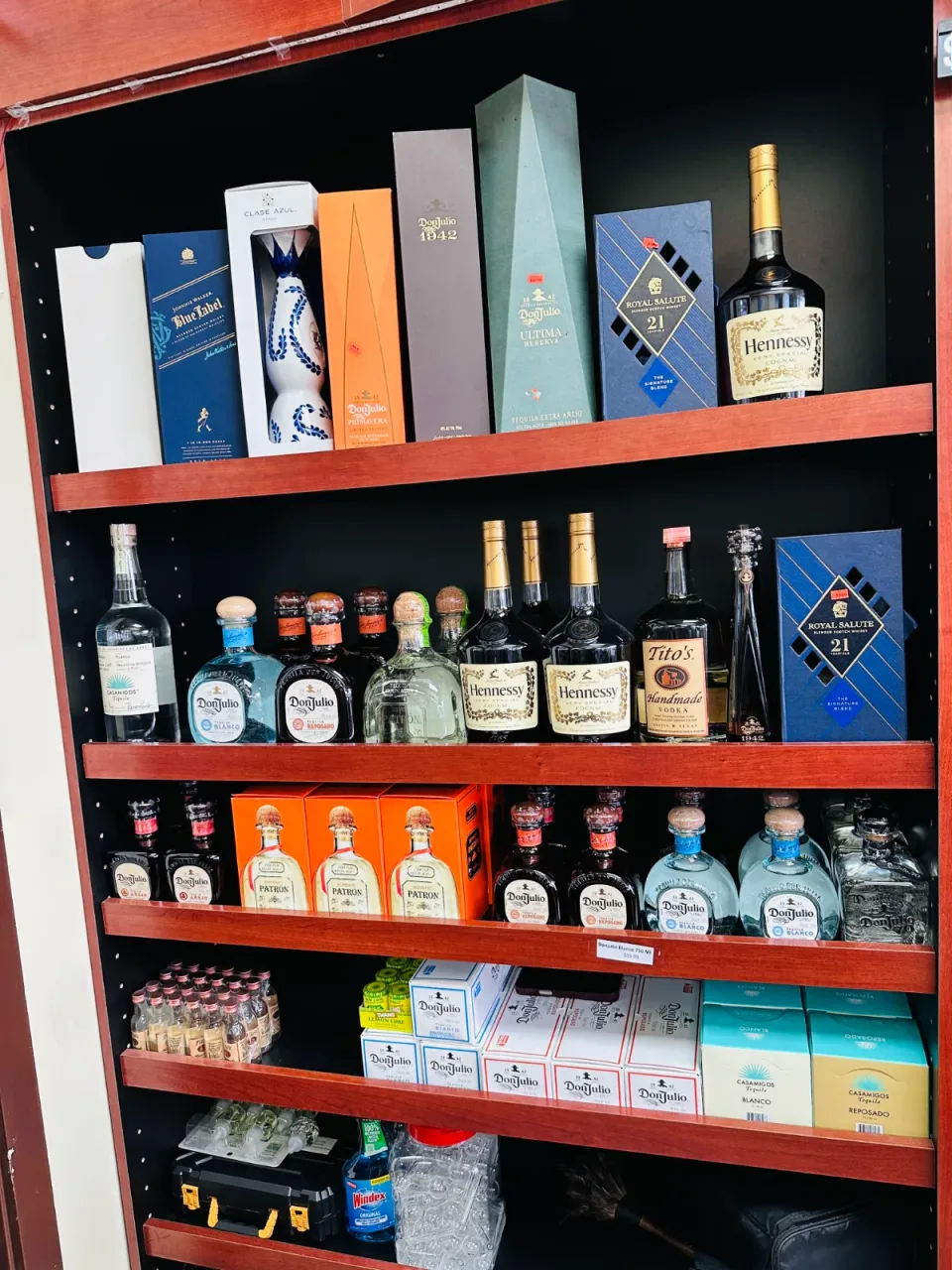 LIQUOR WORLD photo 9
