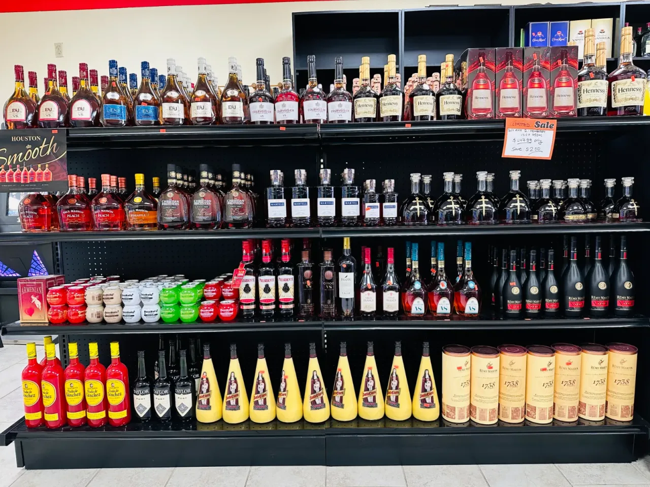 LIQUOR WORLD photo 1
