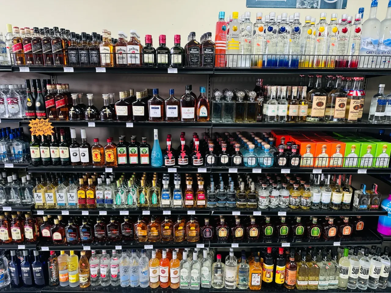 LIQUOR WORLD photo 10