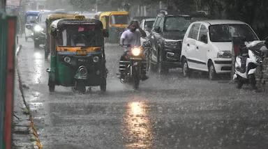 Weather Update: Heavy Rain Alert in Southern States on October 17; Know the Forecast for Delhi, UP and Bihar