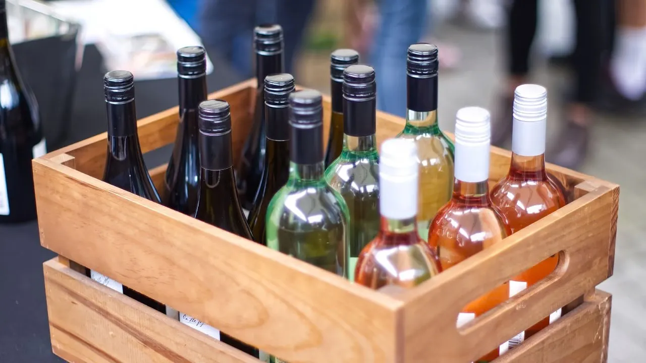 Why Are Alcohol Bottles Green, Brown or Black? The Science Behind Their Colours Revealed