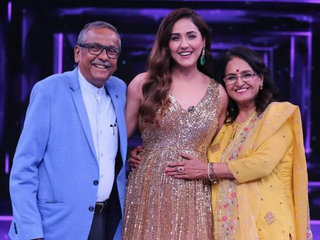 Neeti Mohan’s father passes away; Shreya Ghoshal, Neha Dhupia offer condolences