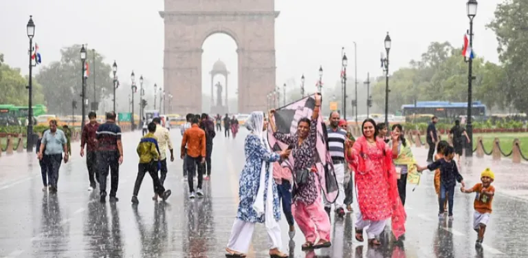 Weather Update for October 19: Rain and Strong Winds Forecast in Delhi, UP and Several States