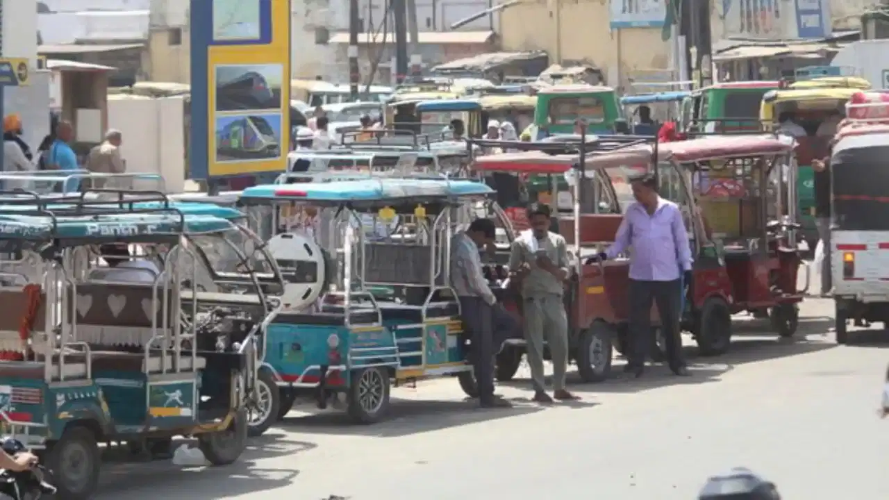Delhi Plans to Cap E-Rickshaws at 2.5 Lakh Under New Policy; Check Proposed Rules