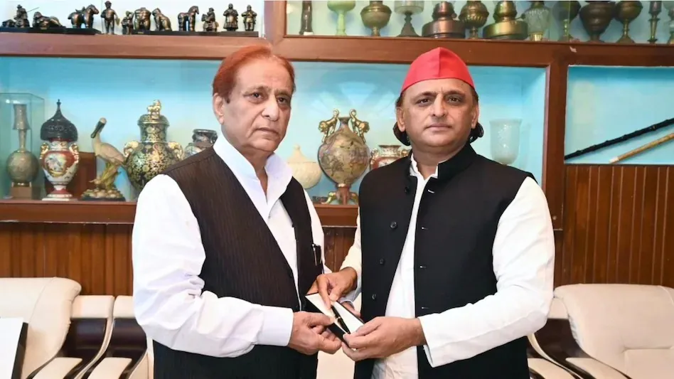 Akhilesh Yadav Meets Azam Khan in Jail