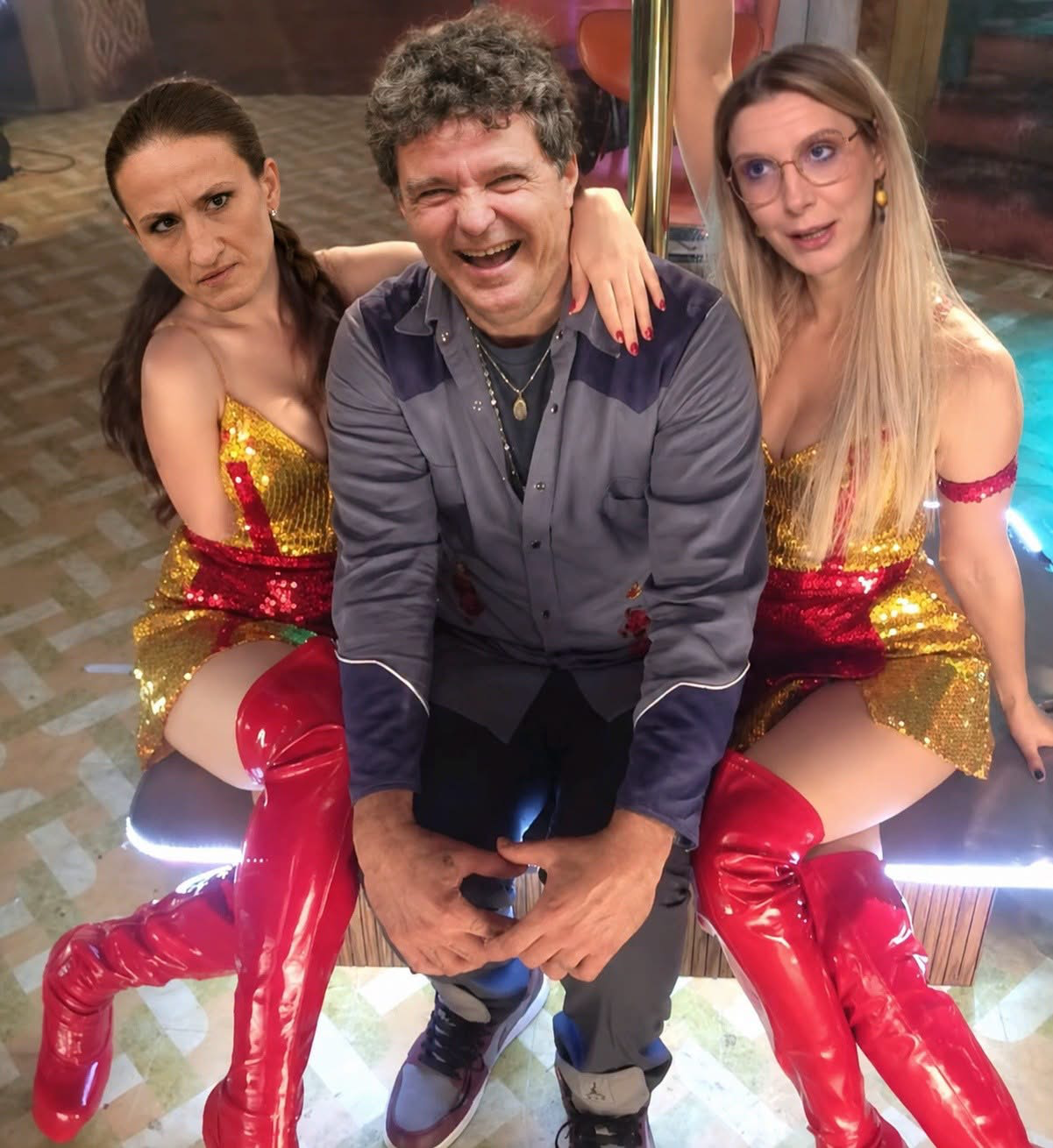 Nicusor Dan si damele lui