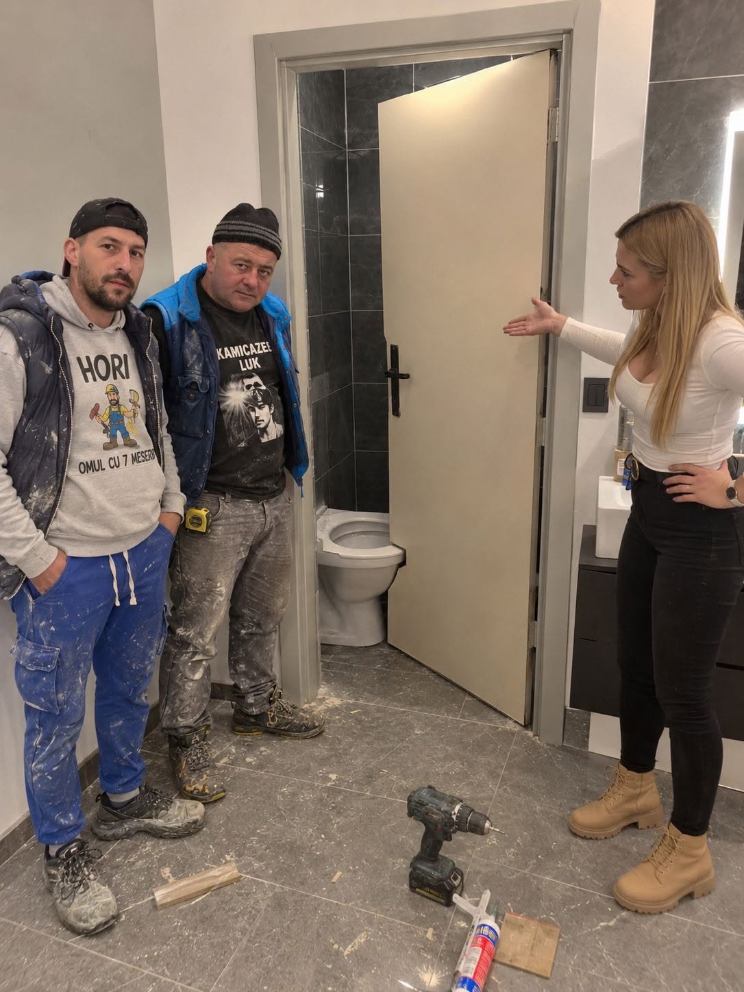 Nu înțeleg de ce e nervoasă șefa, ușa se deschide și se închide