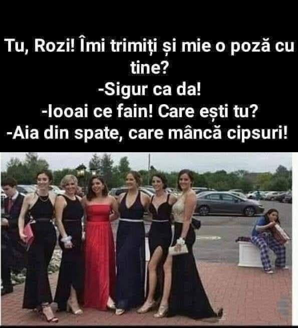 Tu, Rozi! Îmi trimiți și mie o poză cu tine? Aia din spate, care mănâncă cipsuri