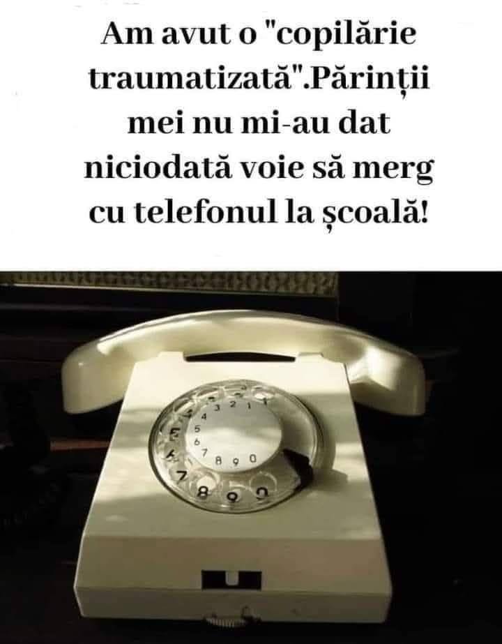 Am avut o copilărie traumatizată: părinții nu m-au lăsat cu telefonul la școală