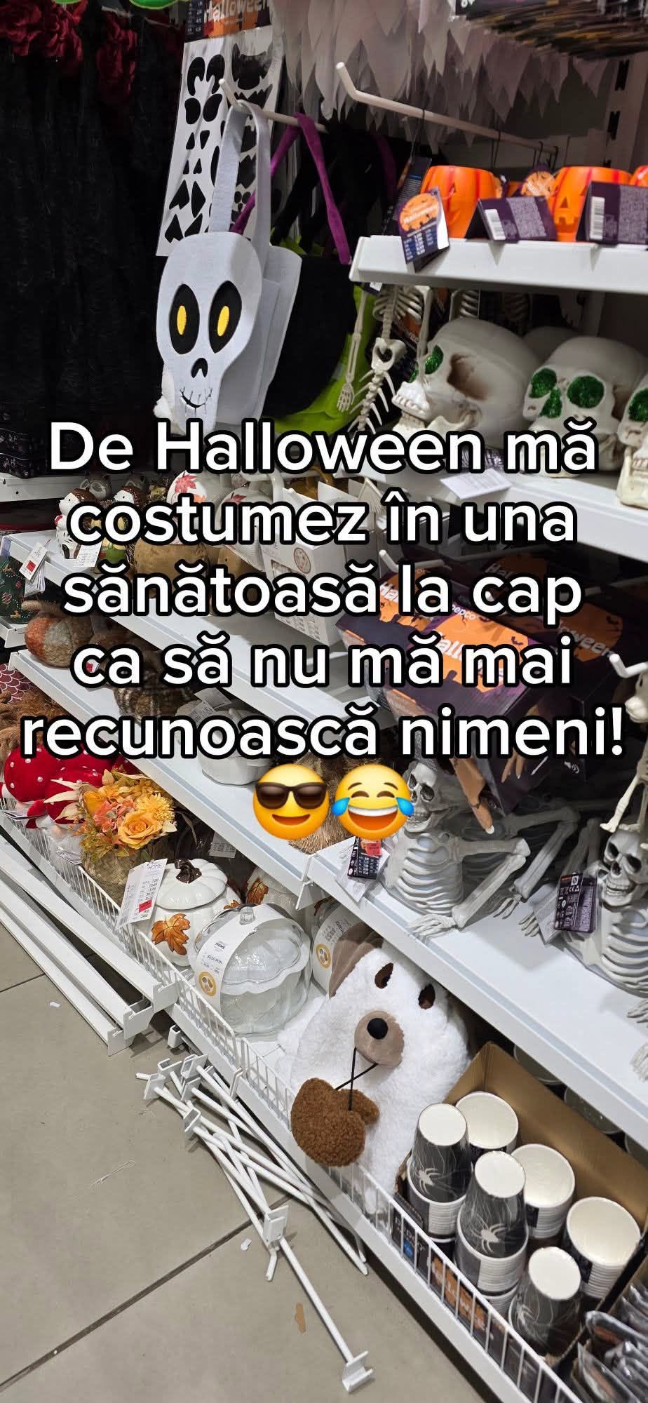 De Halloween mă costumez în una sănătoasă la cap, ca să nu mă mai recunoască nimeni!