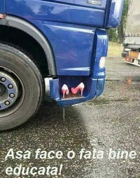 Așa face o fată bine educată!