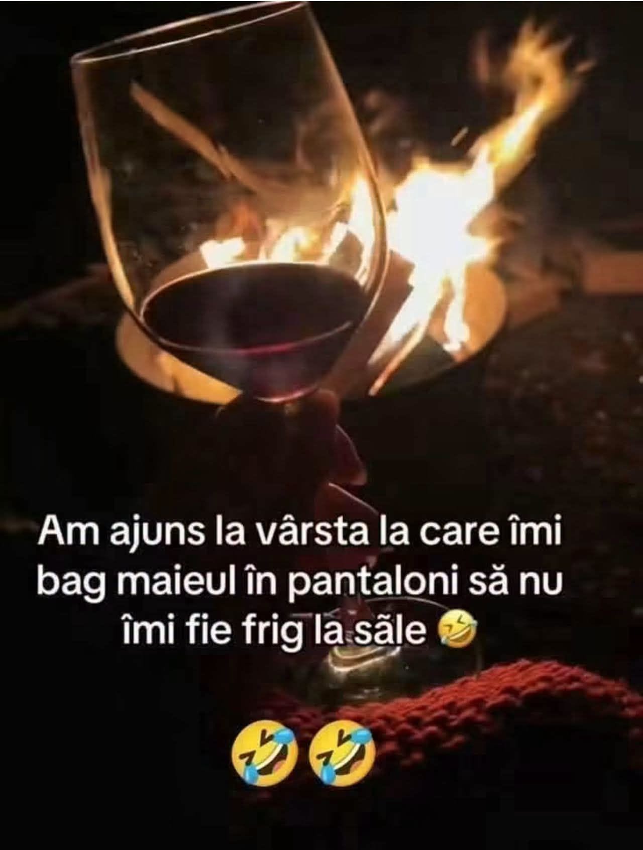 Am ajuns la vârsta la care îmi bag maieul în pantaloni să nu-mi fie frig la șale