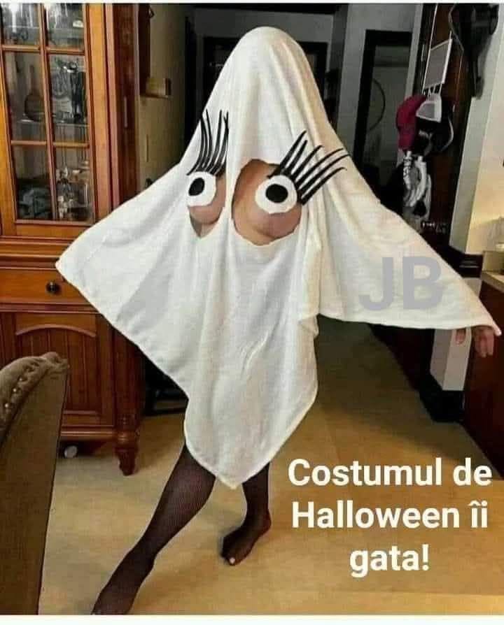 Costumul de Halloween îi gata!