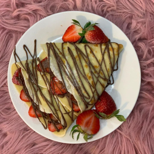 krepa me luleshtrydhe dhe nutella
