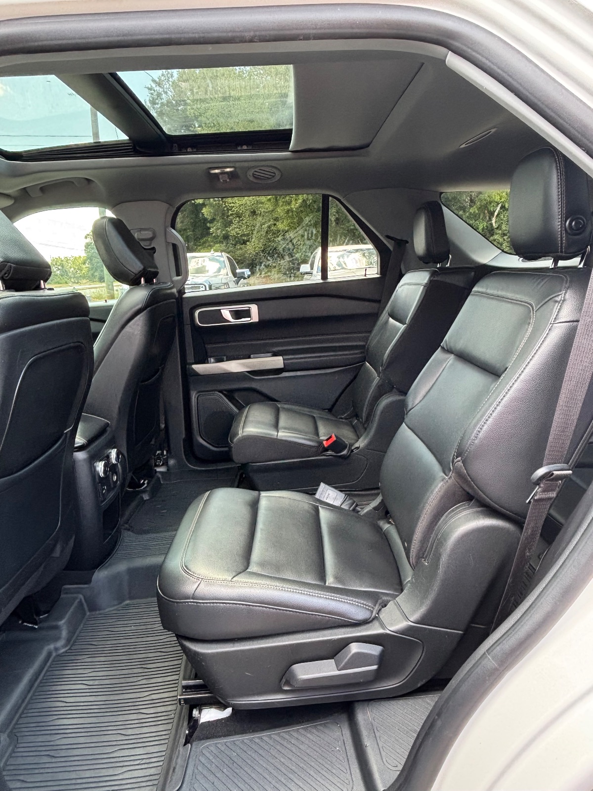 Ford Explorer photo 5