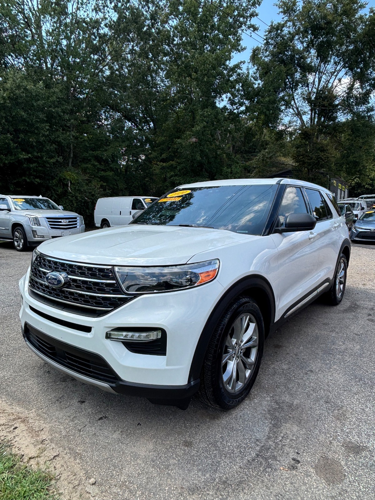 Ford Explorer photo 2