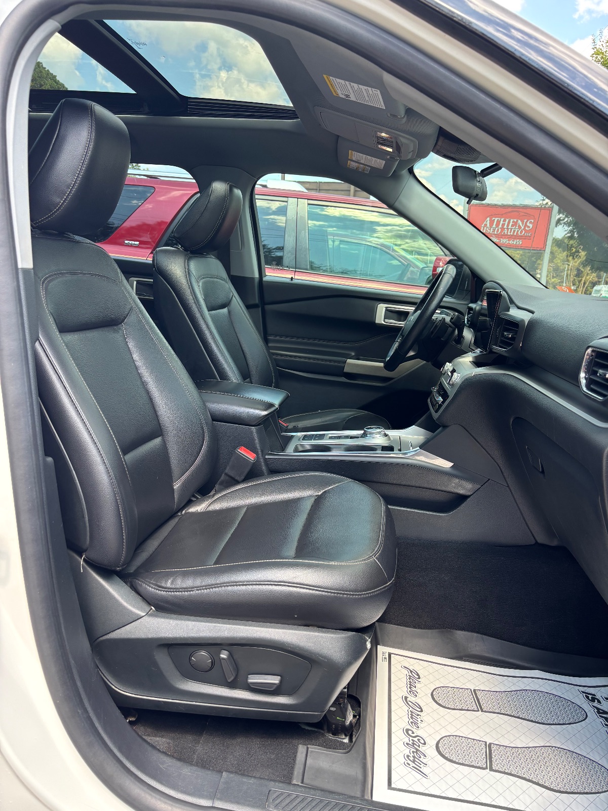 Ford Explorer photo 8