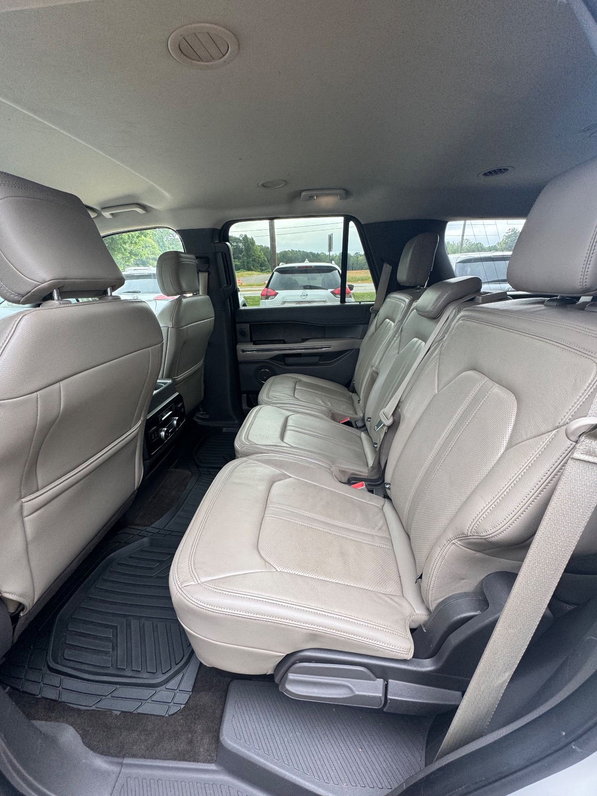 Ford Expedition photo 6