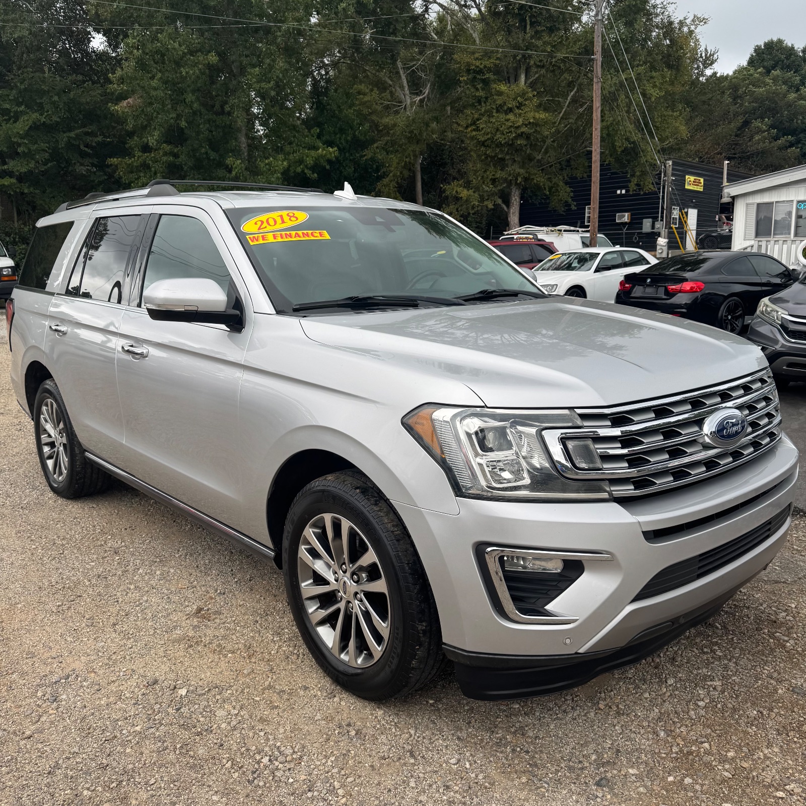 Ford Expedition photo 2