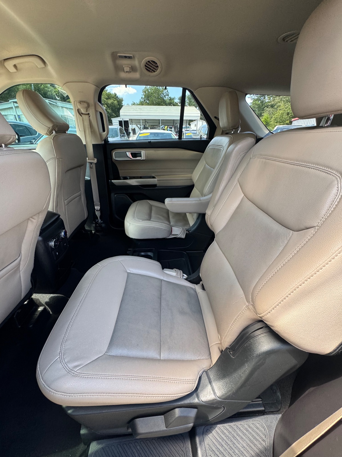 Ford Explorer photo 7