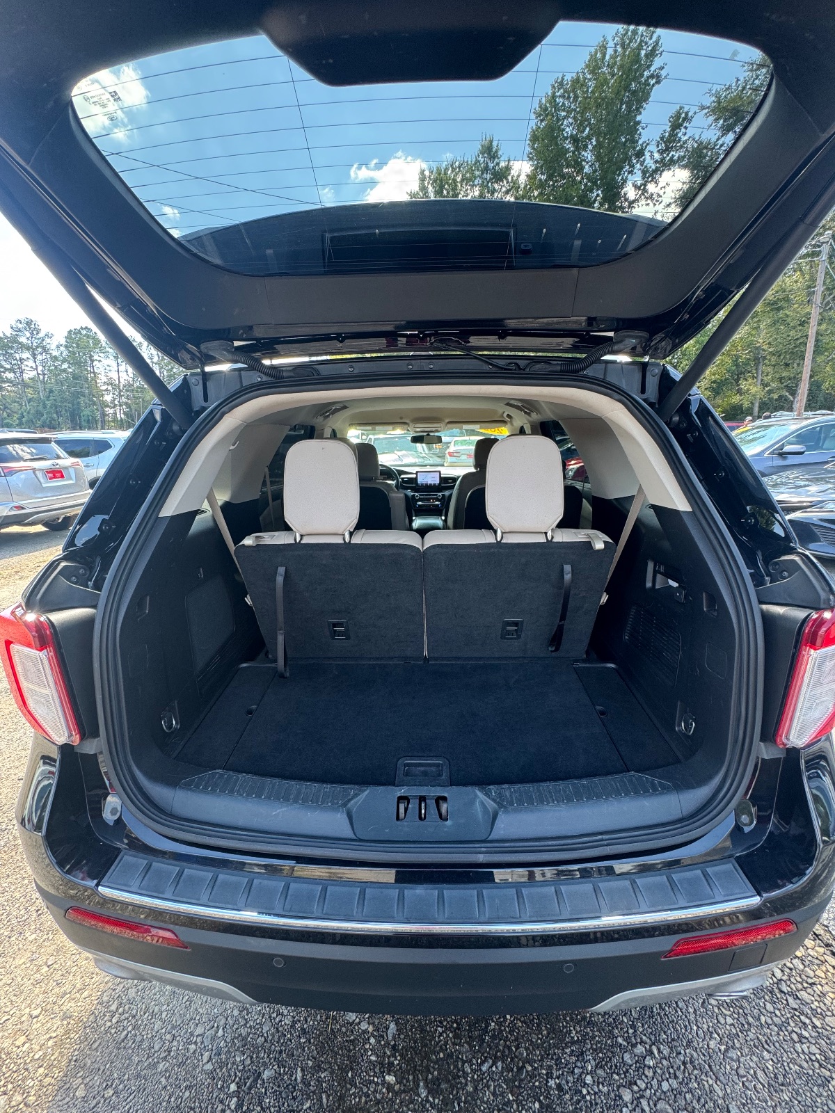 Ford Explorer photo 8