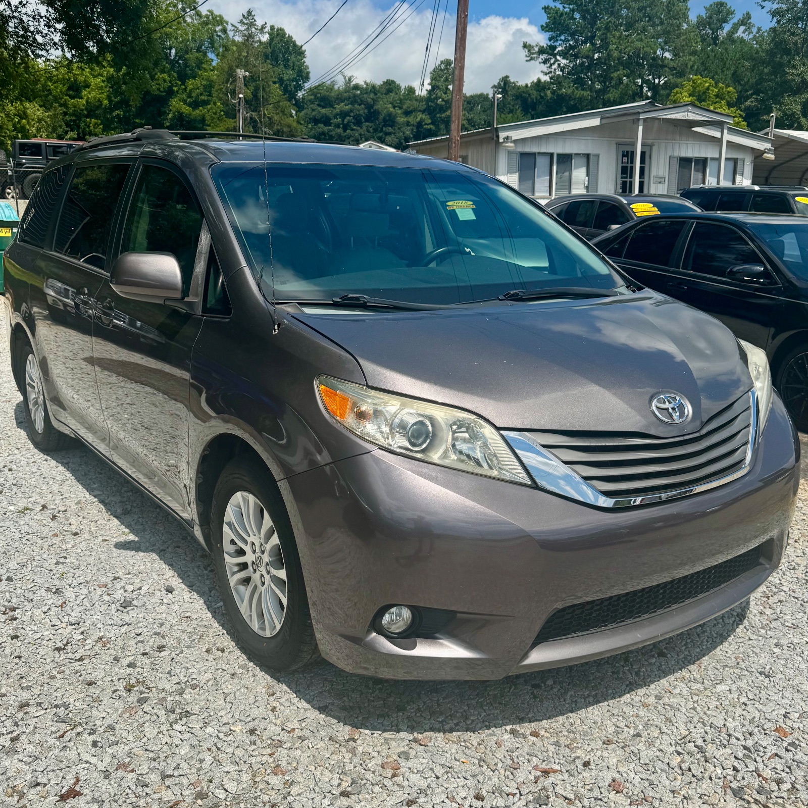 2013 Toyota Sienna – photo 2