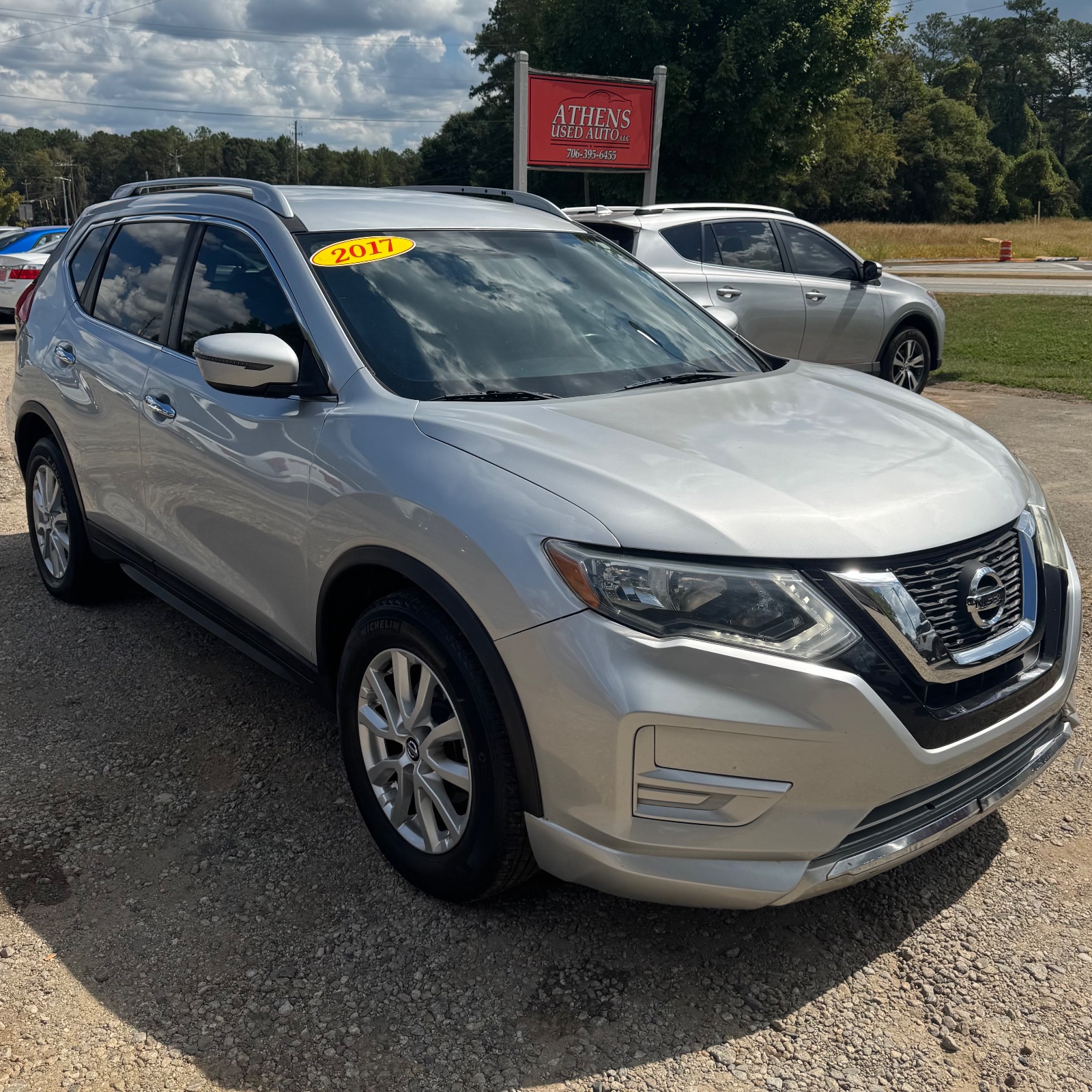Nissan Rogue photo 2