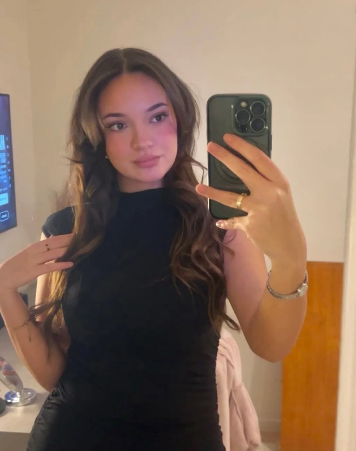 Emma, 23