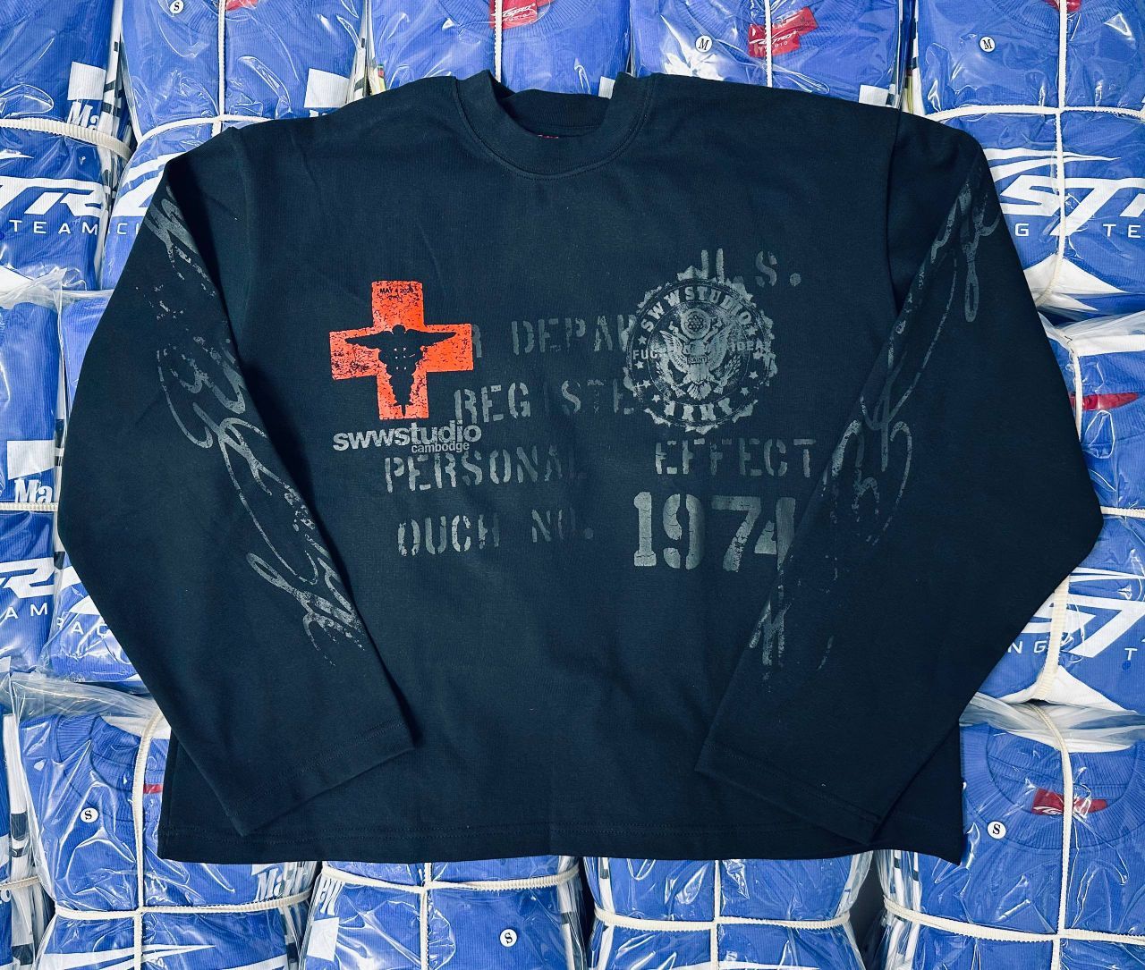 STREETWEAR thumbnail 4