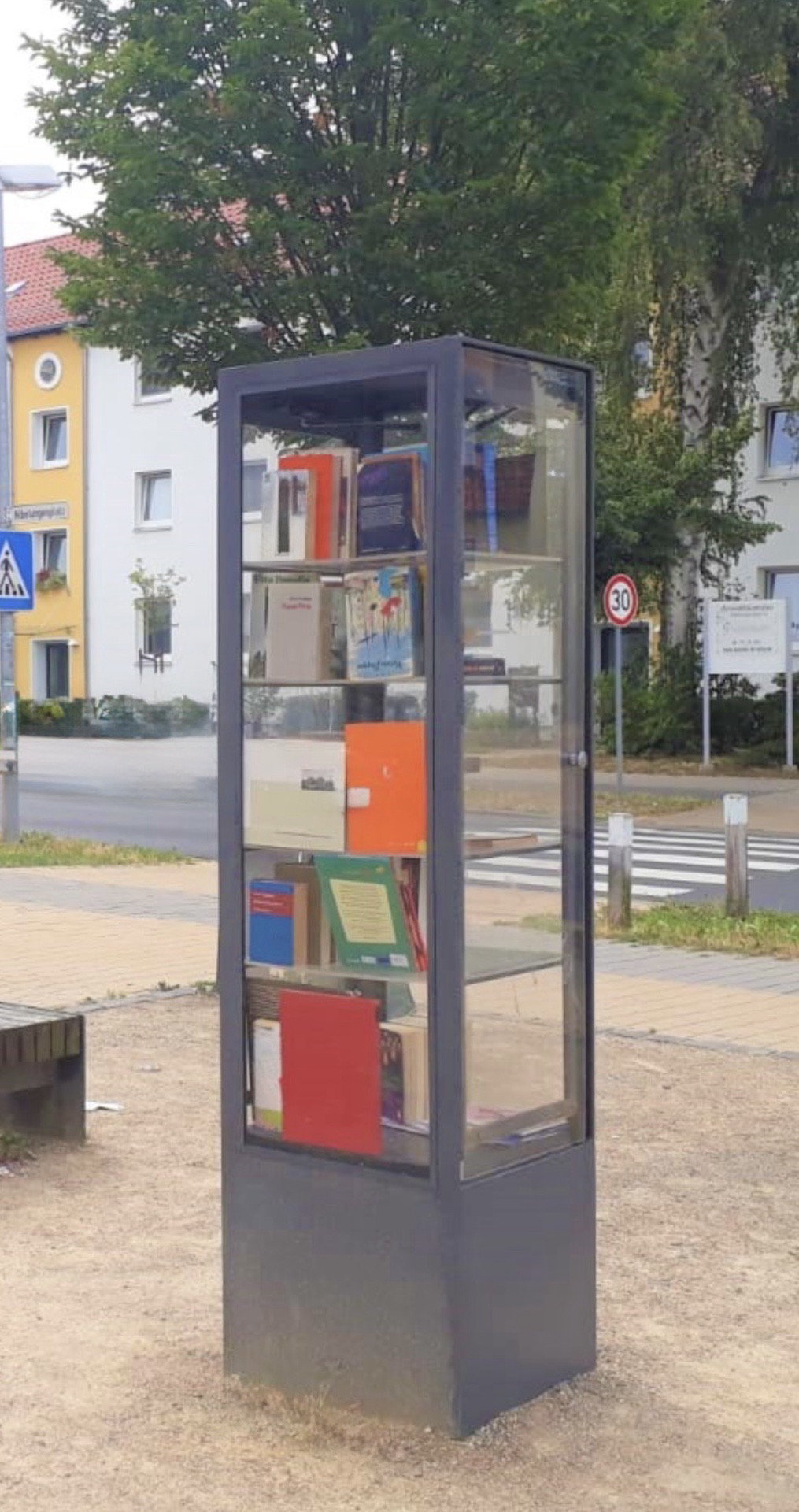 BookBox: Nibelungenplatz