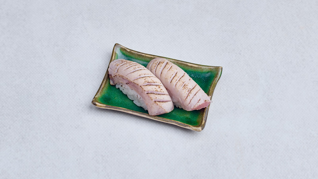 Nigiri z opalonym tuńczykiem (2 szt.)