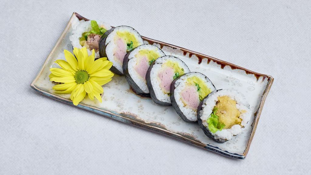 Futomaki z tuńczykiem w tempurze (6 szt.)