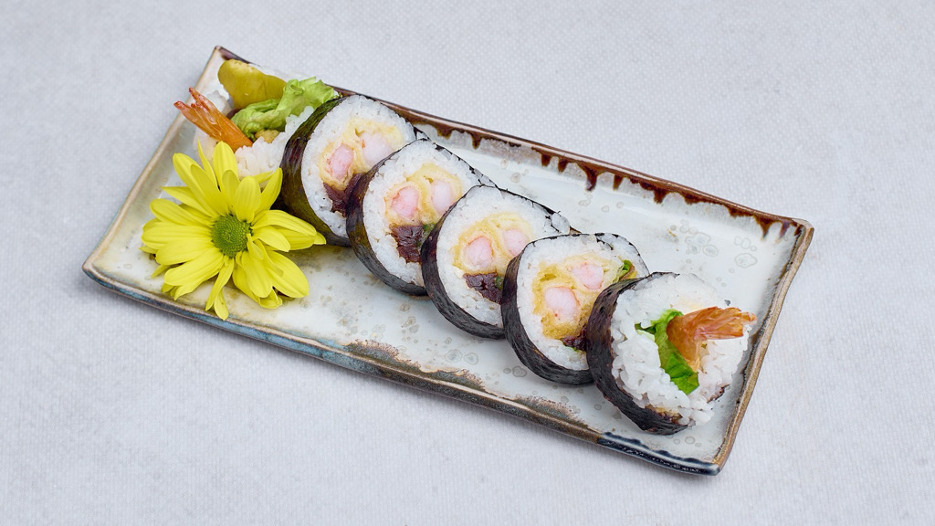 Futomaki z krewetką i mango (6 szt.)