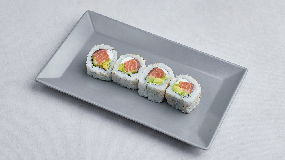 Uramaki z łososiem (do wyboru 4 lub 8 szt.)