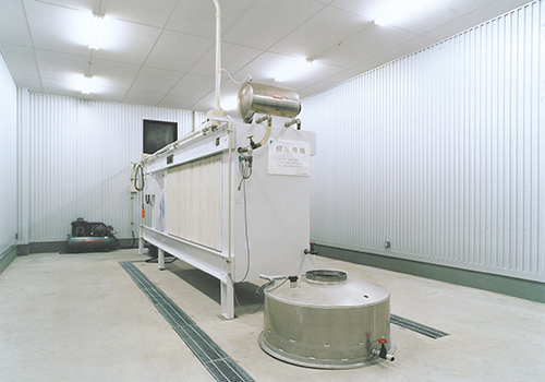 Sake pressing (yabuta) equipment used in the final production stage.