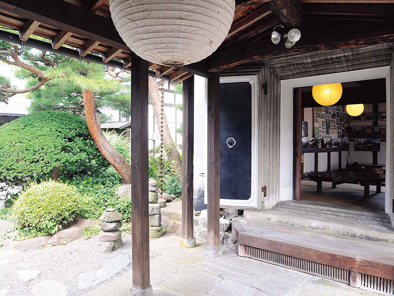 View from the traditional garden toward the storehouse entrance.