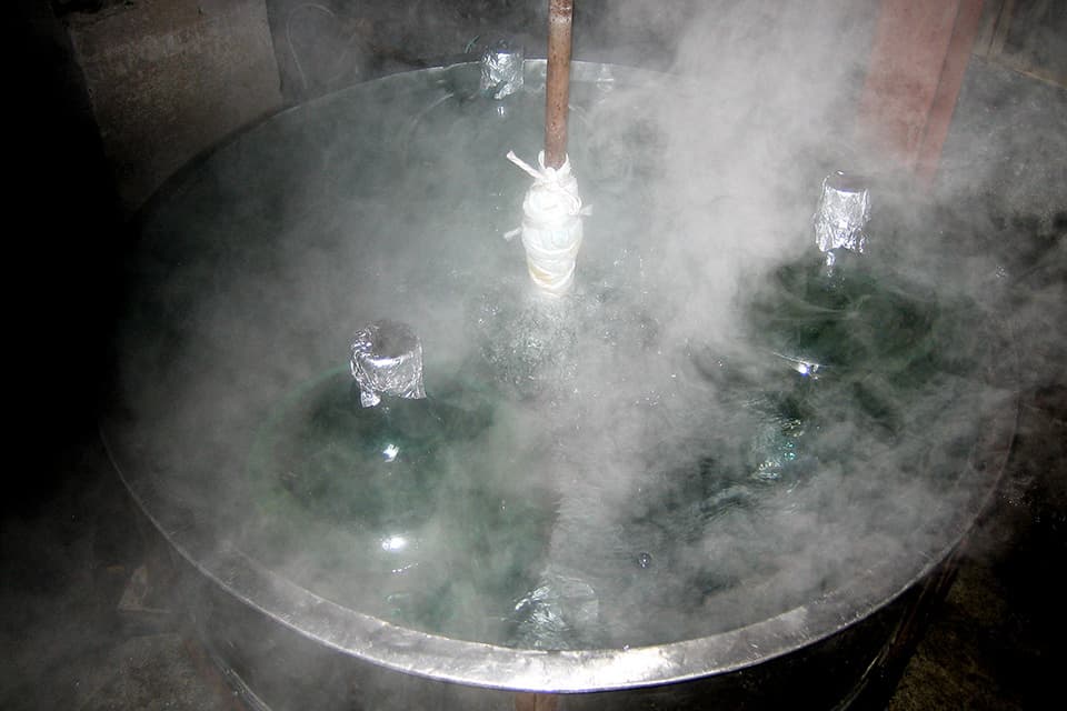 Steam rising from a rice-steaming vessel (koshiki) during the brewing process.