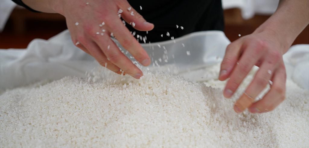 Handling polished sake rice