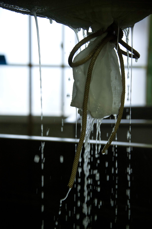 Fukuro-tsuri drip-pressing bag used for premium sake extraction