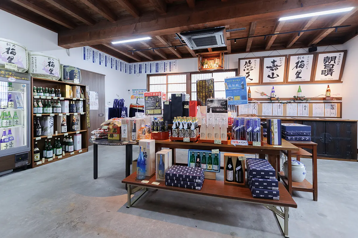 Interior of the direct sales shop "Echigo no Sato Kayamatei".