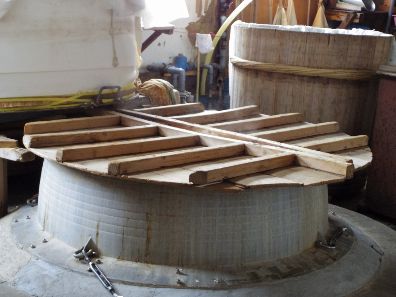 Kettle used for steaming the sake rice