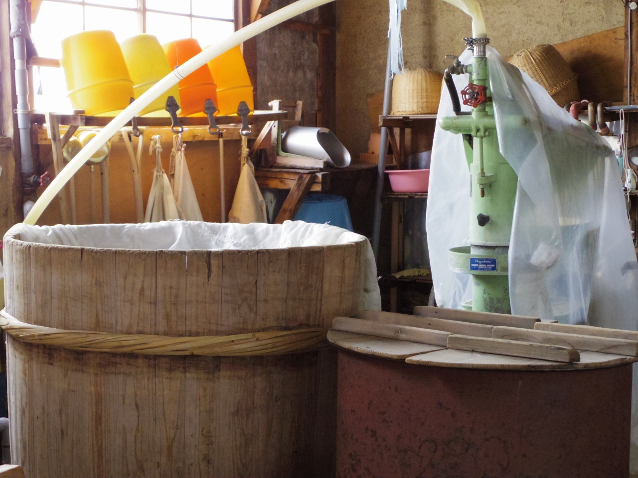 Wooden tub for the steamed sake rice
